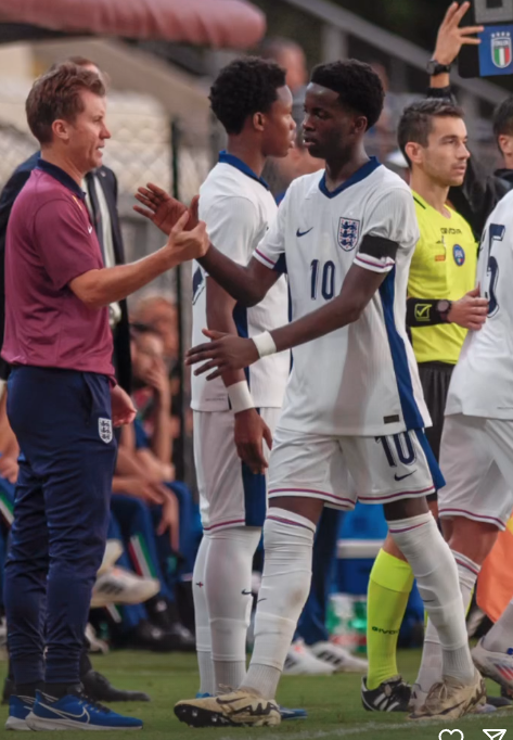 THREAD 🧵 How good is #NUFC's Sam Alabi?

Analysing the performance of Newcastle academy talent Sam Alabi for England U16s vs France U16s 📊

What is he good at, what can he improve, and how high is our young midfielder's ceiling? ⤵️
