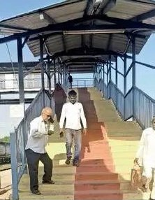 <a href="/ccnlju/">CCNLJU</a> <a href="/DRMJodhpurNWR/">DRM JODHPUR</a> <a href="/RailwaySeva/">RailwaySeva</a> <a href="/AshwiniVaishnaw/">Ashwini Vaishnaw</a>
श्रीमानजी #मोदरान स्टेशन पर दिव्यांग यात्रियों के लिए प्लेटफार्म2 से कोई रास्ता ब्रांडगेज के 17साल बाद भी नहीं है
क्या दिव्यांग यात्रियों को ऊपरी पुल से या पटरियों के ऊपर से कैसे पहुंचाया जाए?
#मोदरान पर उनके लिए क्या सुविधा उपलब्ध है?
<a href="/GMNWRailway/">GM NWRailway</a> 
<a href="/RailwaySeva/">RailwaySeva</a>