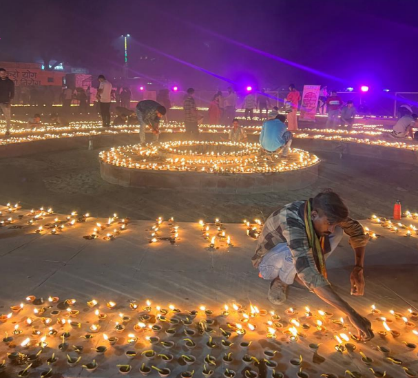 SwachhBharatGov's tweet photo. Swachh Deepotsav at Hathi Ghat
Agra marked a grand celebration of Dev Deepawali, reinforcing the city's commitment to cleanliness and sustainability. 51,000 diyas were lit as a symbol of Agra’s unwavering dedication to Swachhata. #SwachhBharat #sustainability https://t.co/yX6WCvCfUg