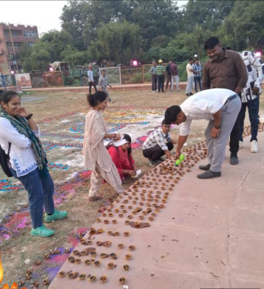 SwachhBharatGov's tweet photo. Swachh Deepotsav at Hathi Ghat
Agra marked a grand celebration of Dev Deepawali, reinforcing the city's commitment to cleanliness and sustainability. 51,000 diyas were lit as a symbol of Agra’s unwavering dedication to Swachhata. #SwachhBharat #sustainability https://t.co/yX6WCvCfUg