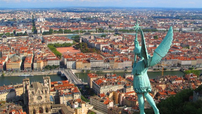 arcaqu's tweet photo. @MeteoFootMaps Lyon🥇 https://t.co/XloUnwQIOU