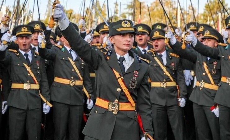 #SonDakika | Kara Harp Okulu birincisi Teğmen Ebru Eroğlu, ihraç talebiyle disiplin kuruluna sevk edildi. (TELE1 - Ersin Eroğlu)