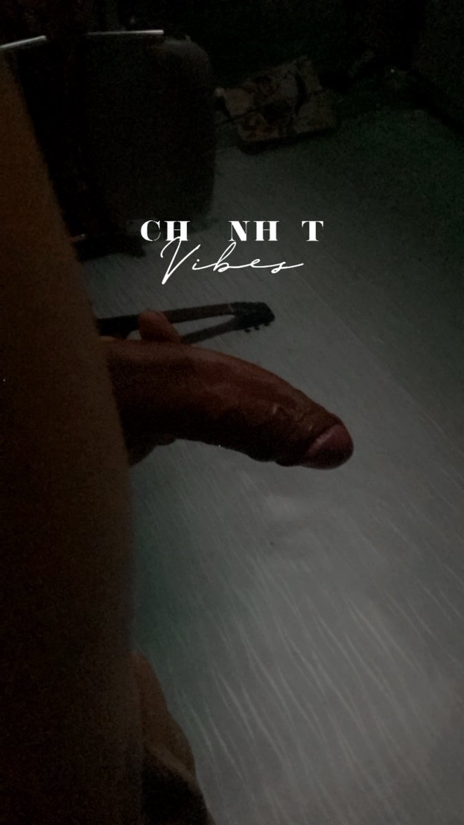 Troppy97's tweet photo. Nằm một mình buồn ghê 🍌 https://t.co/1jPxAy0t7I