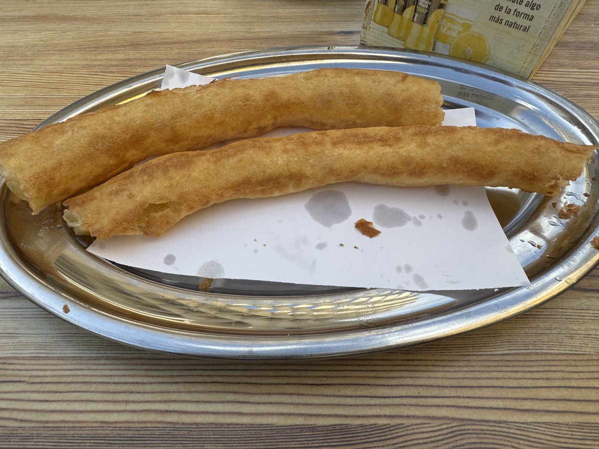 Últimos churritos en La Centuria. Se van de las Setas, claro. El bloque entero se convierte en hotel, claro. El turismo no mata a las ciudades, claro