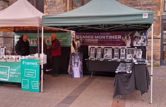 AndrewUllah's tweet photo. This looks good ππ l think he's there till about 12.30 #DennisMortimer #Lichfield #LichfieldMarket https://t.co/NCoaJeioR4