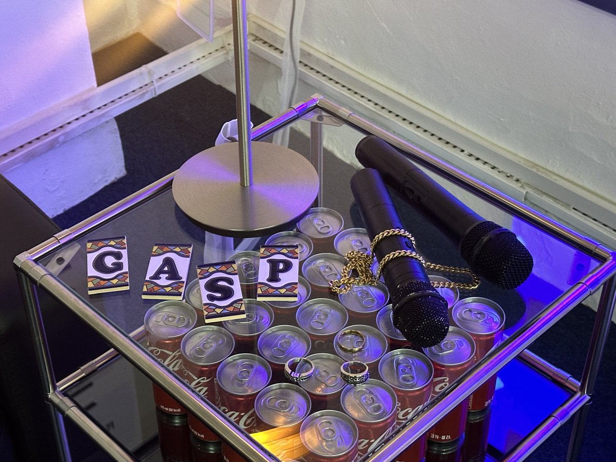 iddonggaeu's tweet photo. #readyGASPsetgo

지앤지분들대체언제공연하러오시는건가요?…
작업실도가보고대기실도가봣는데안계시고; 두분이서대체어딜간건지…;; 기다리다가지쳐서저먼저튀엇습니다화나네요다신이러지마세요;; https://t.co/BxeuU62kwN