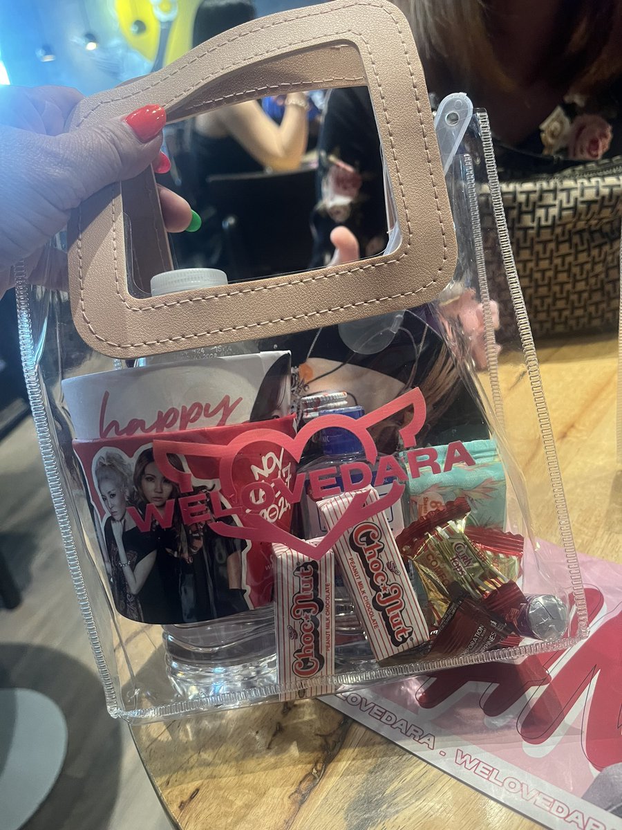 sooo happy to see you all
again 🫶🌴👵🏻 thank you ❤️❤️