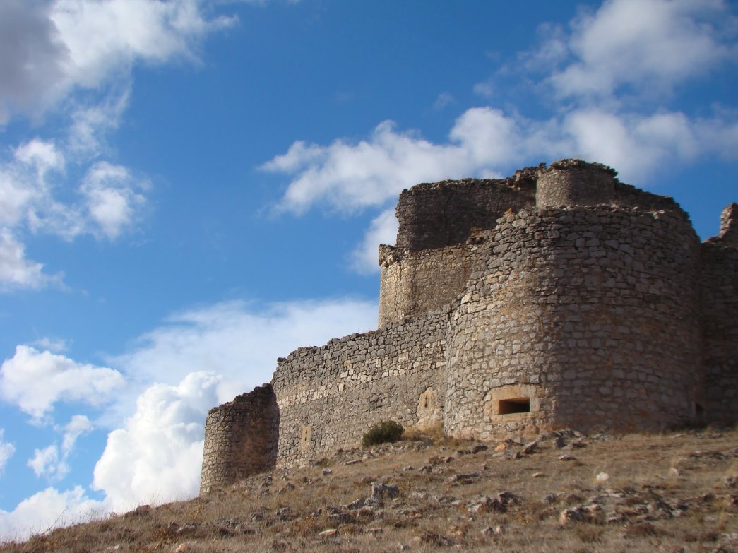 Quizás la primera vez que publicamos unas líneas sobre el @castilloalmenara (Puebla de Almenara, Cuenca) fue en 2010. Una visita con varios colegas de profesión propiciaron este texto, que ahora recordamos.
Un cordial saludo y buen fin de semana

arqueologiacolateral.blogspot.com/2010/11/el-cas…