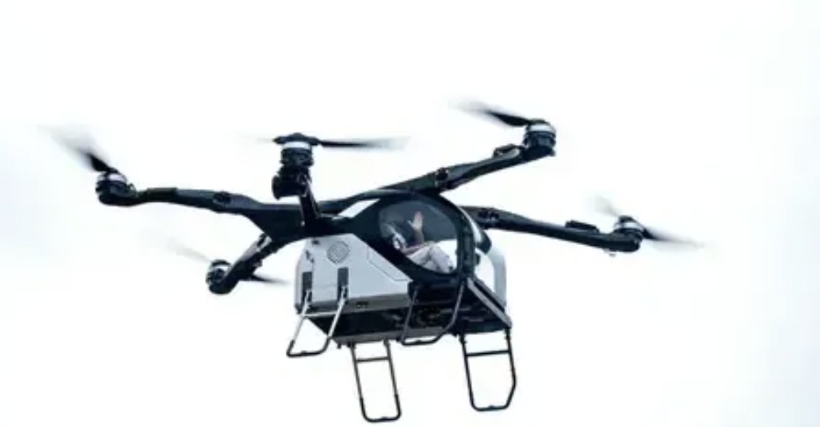 Energylook's tweet image. Xiaopeng Hutian held the signing ceremony of &quot;Land aircraft carrier&quot; flying car bulk booking at the expo and signed agreements with 12 customers. 2,008 new orders were signed, claimed to be the world&apos;s largest flying car order so far. #Landcarrier #xiaopeng