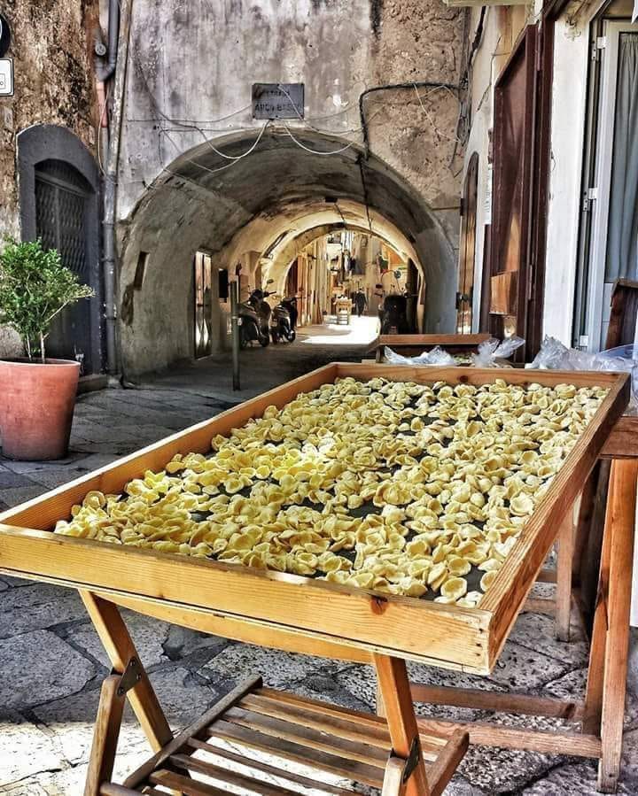 ruggierofilann4's tweet photo. I VICOLI STRAORDINARI DI BARI VECCHIA. https://t.co/wN6yMV5jNA