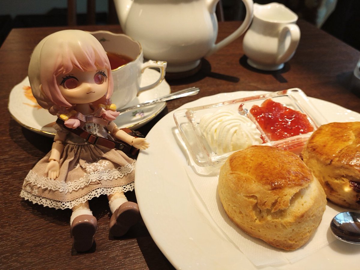 kougazepk's tweet photo. 紅茶とスコーンとリロロちゃん
写真マジで下手なのどうすればwww
👗めっこり。様（@ppd_marmalade）
👜Anfang様（@AnfangShop） https://t.co/mHVwSkIUGr