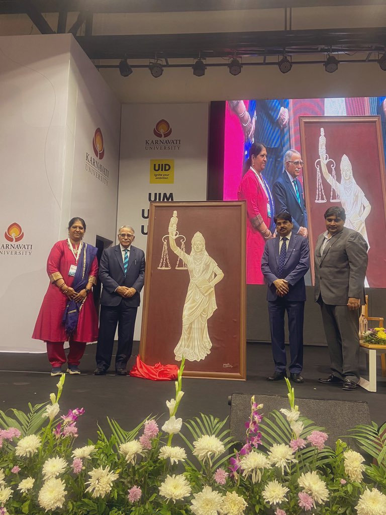 karnavati_uni's tweet photo. Unveiling of the painting of the Lady Justice at the 37th Bar Council of India National All India Inter-University Moot Court Competition 
Hosted by Karnavati University ✨⚖️

#justice #law #legal #karnavatiuniversity https://t.co/58BGfLXWQX