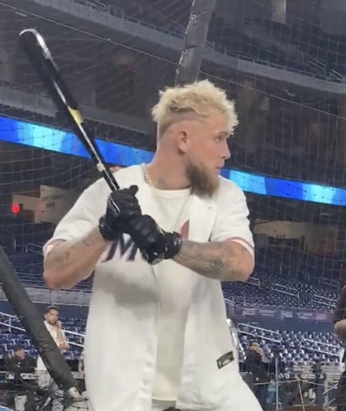 Bennett_F7's tweet image. BREAKING: Jake Paul has agreed to a home run derby against Babe Ruth, who passed in 1948.