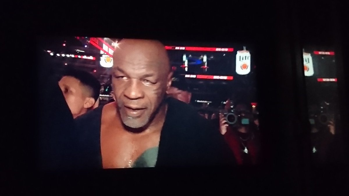 gregohanhero's tweet image. 10 minutes ago I finish watching Mike Tyson vs Jake Paul on Netflix live stream I saw first round and eighth round can&apos;t believe Mike did knock him out and won but Mike showed great moves out there. 
#MikeTysonVsJackPaul #mikevsjake #Netflix #PaulVsTysonlive @MikeTyson