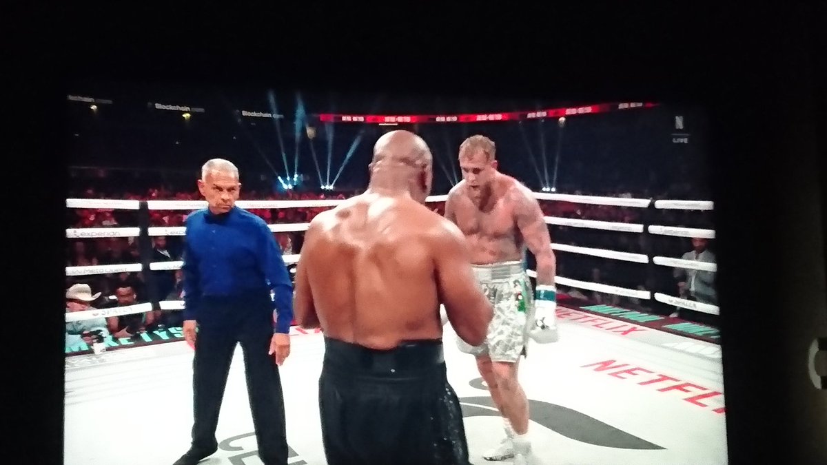 gregohanhero's tweet image. 10 minutes ago I finish watching Mike Tyson vs Jake Paul on Netflix live stream I saw first round and eighth round can&apos;t believe Mike did knock him out and won but Mike showed great moves out there. 
#MikeTysonVsJackPaul #mikevsjake #Netflix #PaulVsTysonlive @MikeTyson