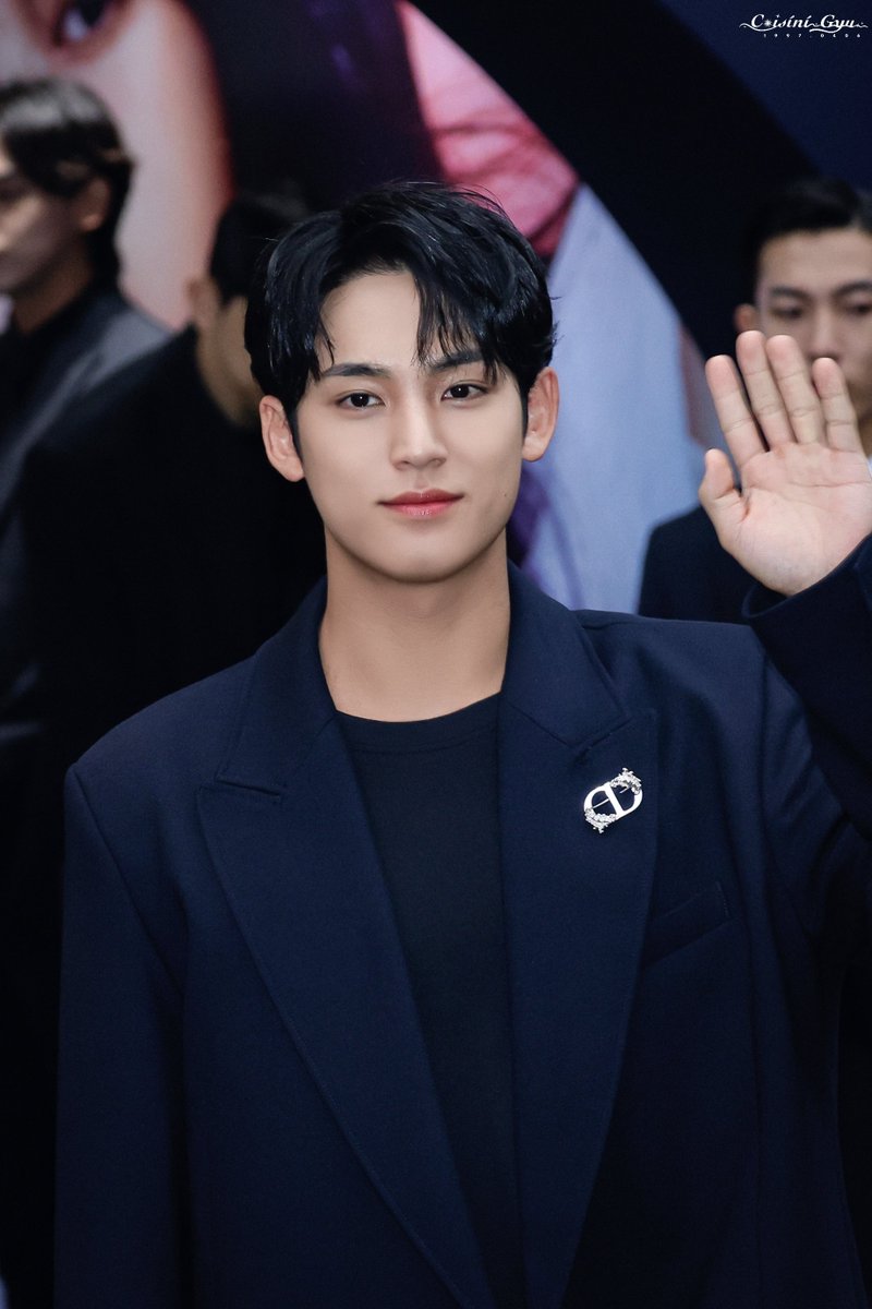Coisini_Gyu0406's tweet photo. 20241116 UNOLVE 어노브 출근

HD3P 

#세븐틴 #SEVENTEEN #민규 #MINGYU #ミンギュ@pledis_17 https://t.co/Ujnlo0IH3G