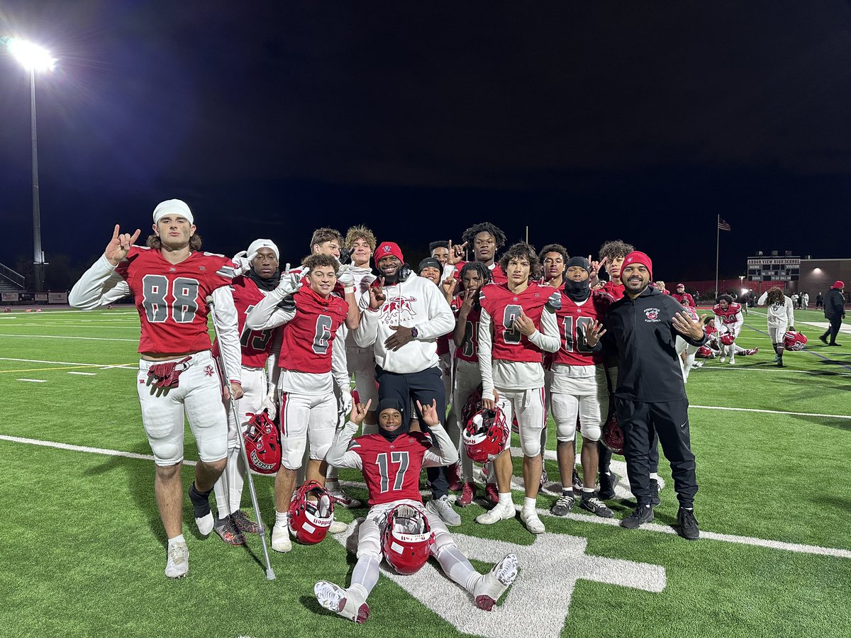 The wideout room! Selfless acts of service tonight blocking for our RBs!  
#USvsUS