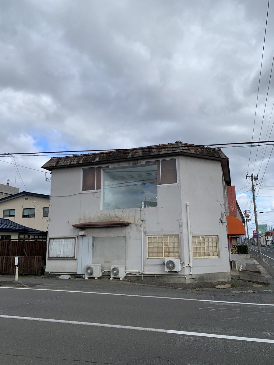 goodtitlebooks's tweet photo. good titleな展示を見てきました。「Qの旅」by 堀内悠希。十和田市の現代美術館のサテライト会場、アーティスト 目[mé]が空き家を展示室に改装した「space」にて。

#十和田市現代美術館 #堀内悠希 #目mé #Qの旅 #goodtitle https://t.co/3OlUxlZJv5