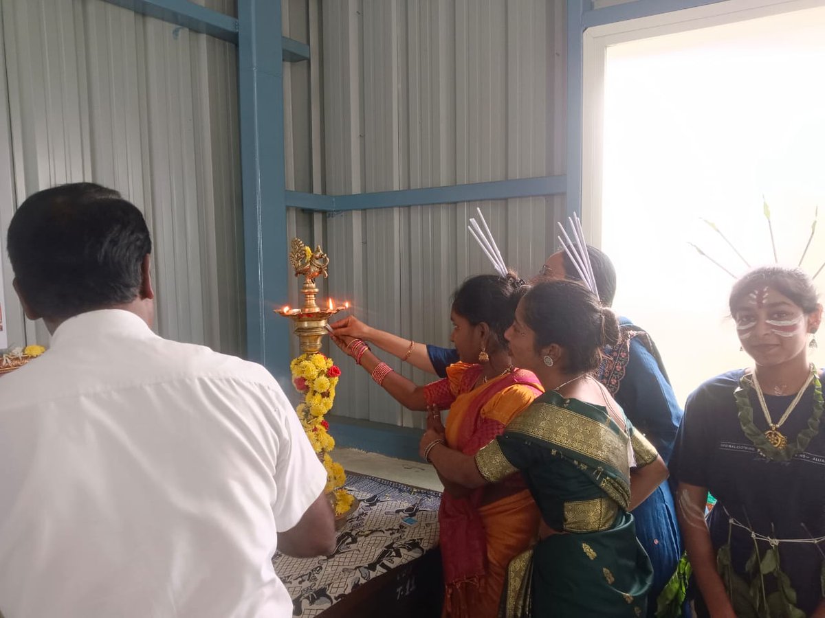 jdswd_bu's tweet photo. CELEBRATING BHAGAVAN BIRSA MUNDA BIRTH ANNIVERSARY AT GOVERNMENT GIRLS HOSTEL CHAMARAJAPET

@narendramodi @PMOIndia @TribalAffairsln @jualoram @Dduikey @PIB_India @mygovindia @AmritMahotsav
 #EmpoweringTribalsTransformingIndia
 #TribalWelfareFromVissionToMission #DAJGUA https://t.co/bD8VtoGRJw