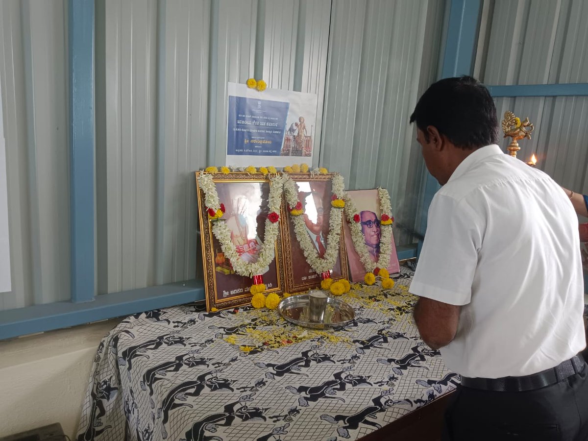jdswd_bu's tweet photo. CELEBRATING BHAGAVAN BIRSA MUNDA BIRTH ANNIVERSARY AT GOVERNMENT GIRLS HOSTEL CHAMARAJAPET

@narendramodi @PMOIndia @TribalAffairsln @jualoram @Dduikey @PIB_India @mygovindia @AmritMahotsav
 #EmpoweringTribalsTransformingIndia
 #TribalWelfareFromVissionToMission #DAJGUA https://t.co/bD8VtoGRJw