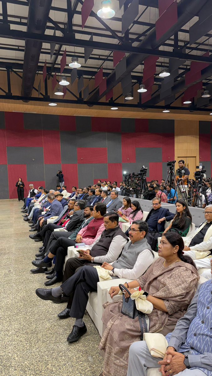 karnavati_uni's tweet photo. In presence of the greatest legal luminaries of the Country ✨🏆⚖️

#barcouncil #law #justice #karnavatiuniversity https://t.co/WDxzGpJcm5