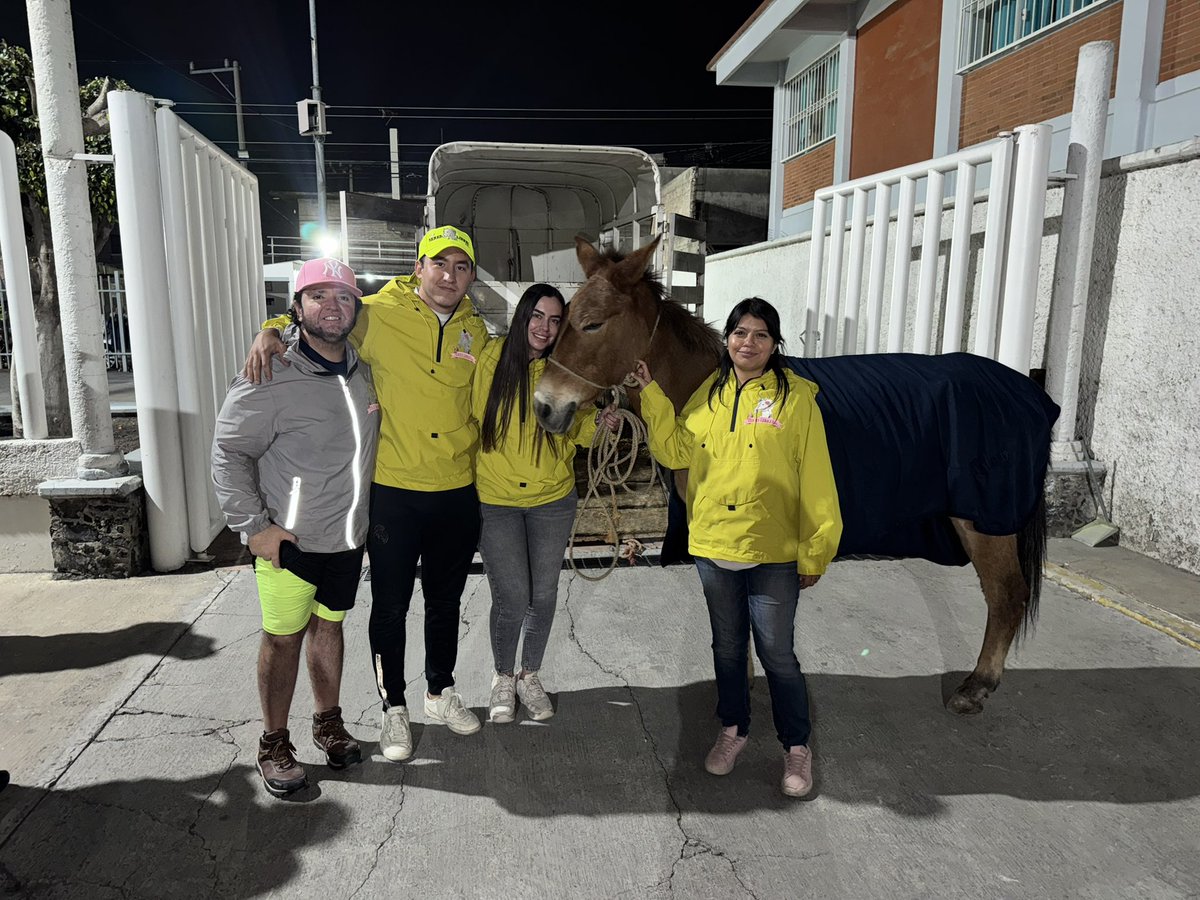 LO LOGRAMOS ‼️🚨
💛CARAMELO🐴💛 ya va camino a su nueva vida, libre de todo maltrato y fuera de ese infierno. 
No tenemos palabras para agradecerles a todos ustedes, pues sin su apoyo y presión  no se hubiera podido. Hoy fue el último día que Caramelo fue explotado en las calles.