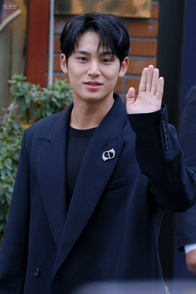 HI_min9_'s tweet photo. 241116 UNOLVE 어노브 출근

#세븐틴 #민규 #SEVENTEEEN #MINGYU https://t.co/LR030EX3bN