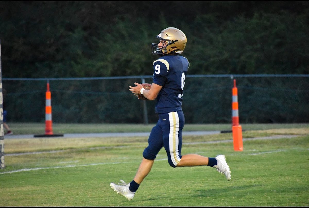 Senior Jensen Shrickel sets a new Hayden school record with 7 TDs (6 in one half 😳) tonight in the 56-6 win against Perry Lecompton. Hayden (3A) moves to 10-1 under HC Bill Arnold and will move on to Substate against 11-0 Wellsville next week. The Wildcats are hungry to get back