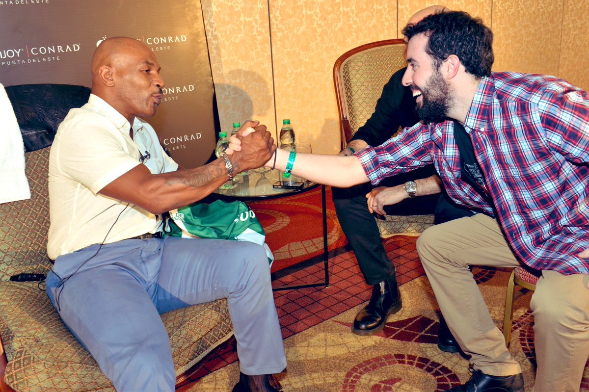 Mike Tyson estaba jubilado, volvió del retiro tras 19 años, entrenó como una bestia y volvió a desvelar al planeta entero. 

Millones nos quedamos hasta entrada la madrugada para ver al ícono. No ganó pero no tiene nada que demostrarle a nadie.

Gracias por el fuego <a href="/MikeTyson/">Mike Tyson</a>.