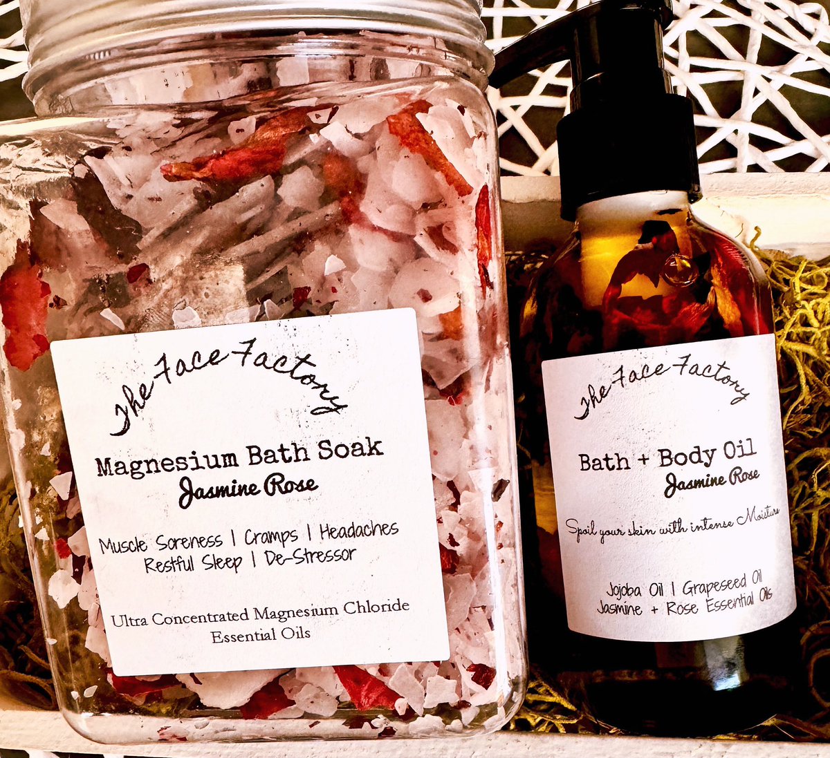 yvetteinTX's tweet photo. Christmas is just around the corner. Order your special gifts now!🎄🎅🏻
https://t.co/lF9B4Vy5pZ 
#gift #ChristmasGiftIdea #celebrate #giftgiving #organic #skincare #youngerskin https://t.co/yVpUrIFp9I
