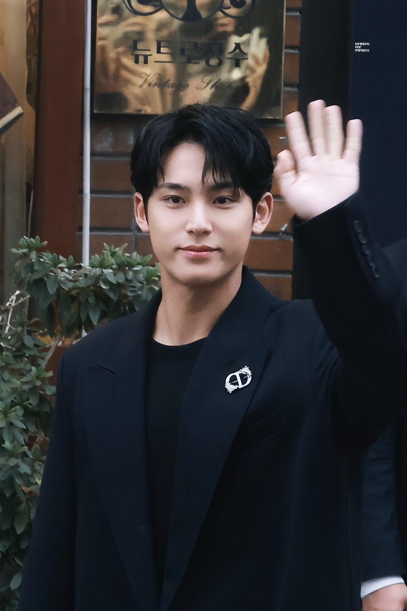 hyegyu110406's tweet photo. 241116 어노브

#민규 #MINGYU #ミンギュ
#세븐틴 #SEVENTEEN https://t.co/cxex10Y6oA