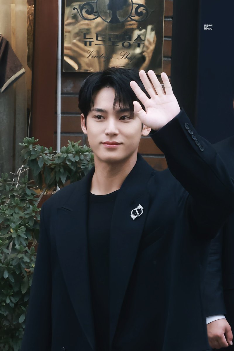 hyegyu110406's tweet photo. 241116 어노브

#민규 #MINGYU #ミンギュ
#세븐틴 #SEVENTEEN https://t.co/cxex10Y6oA