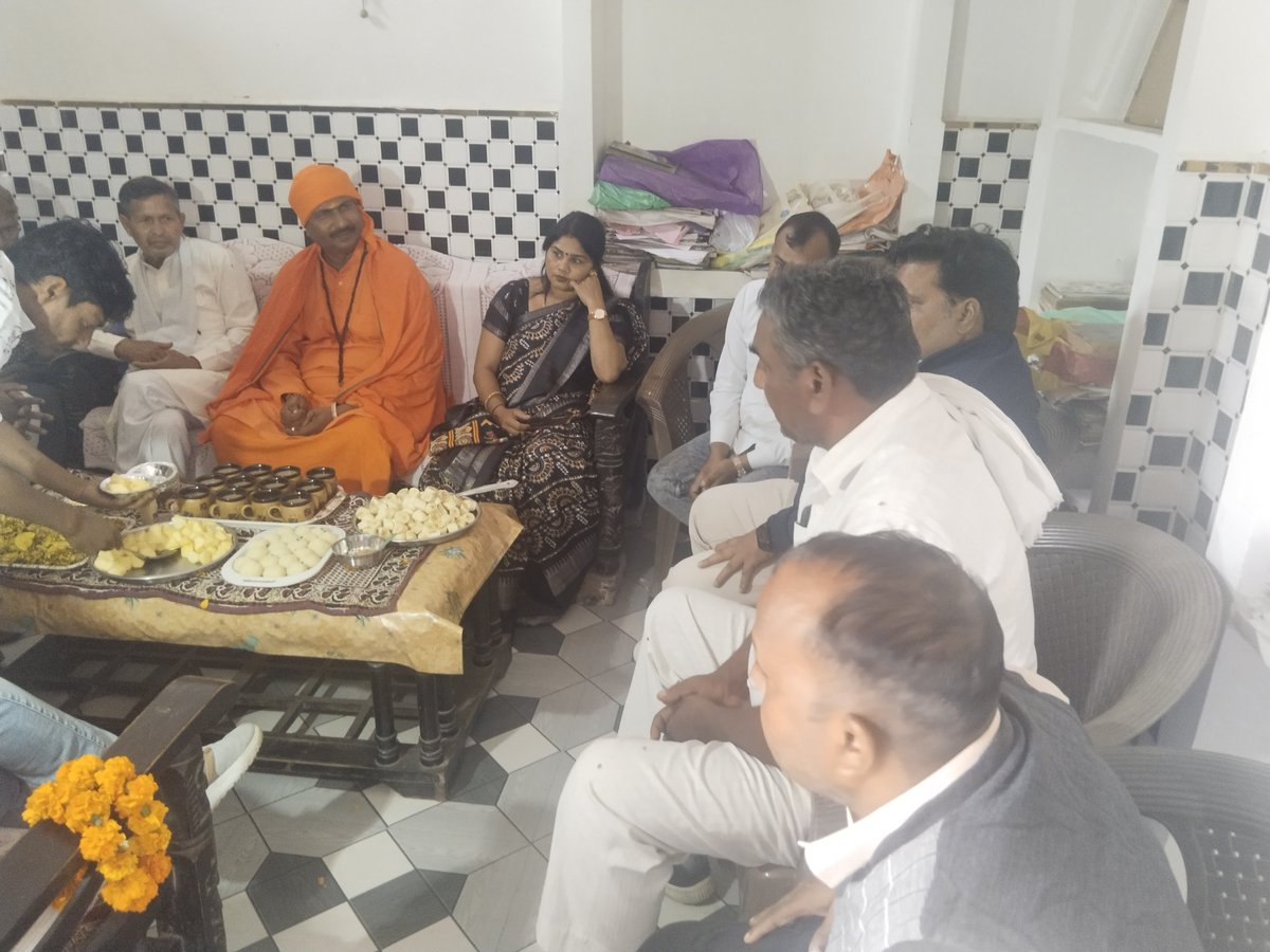 munimorcha's tweet photo. भारतीय मानव अधिकार मोर्चा के राष्ट्रीय अध्यक्ष योगी अक्षय कुमार मुनि जी 15/11/2024 को थाना भवन उत्तर प्रदेश के गांव केली शिकारपुर पहुंचे वहां पर एससी/ एसटी लोगों से बात कर उत्तर प्रदेश की चुनावी रणनीति तैयार की आर्थिक स्थिति पर पिछड़े लोगों को आगे बढ़ने का निर्णय लिया https://t.co/p1lOOn9PLM