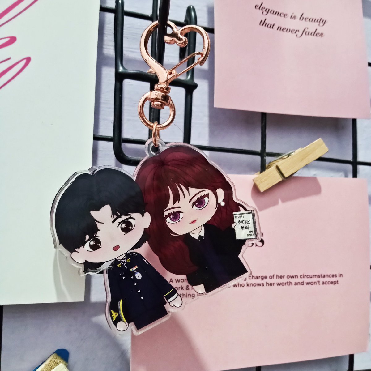 adeliwyn's tweet photo. Aku kmrn bikin keychain BitOn cp, rencananya mau buka po. Kira-kira ada yang mau di tag, ga? Reply user aja ya yg mau. Klo ga rame tak hapus. 

Baru preview sementara sih, ntr carabinernya mau aku ganti. Ini khusus ina shipping aja, ya.

#TheJudgeFromHell #KangBitna #HanDaon https://t.co/5EdBPHAdfb