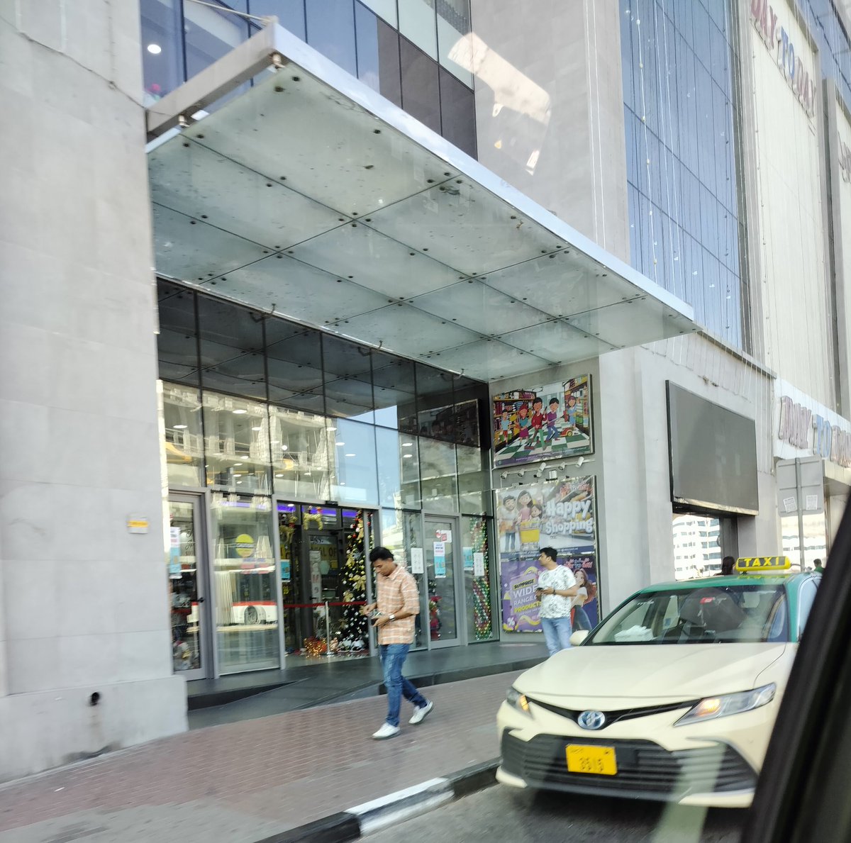 mpravink's tweet photo. @rta_dubai Dear Team the challenge is still same and please request fencing the areadaya https://t.co/XEHVqunU2v
