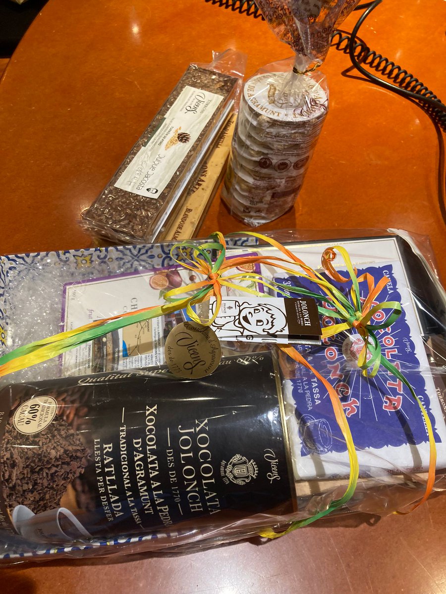 Via lliure RAC1 (@vialliure) on Twitter photo 🎄 Si si, ja és aquí... el sorteig de doble amb <a href="/TorronsVicens/">Torrons Vicens</a> i xocolata Jolonch
🎁 Ara mateix us oferim l'oportunitat d'aconseguir aquests fantàstics lots!
➡️ I tot canvi de seguir-nos i fer RT d'aquesta publicació!!! Això sí: teniu de temps fins a les 8h. Molta sort a tothom 🎄 Si si, ja és aquí... el sorteig de doble amb <a href="/TorronsVicens/">Torrons Vicens</a> i xocolata Jolonch
🎁 Ara mateix us oferim l'oportunitat d'aconseguir aquests fantàstics lots!
➡️ I tot canvi de seguir-nos i fer RT d'aquesta publicació!!! Això sí: teniu de temps fins a les 8h. Molta sort a tothom