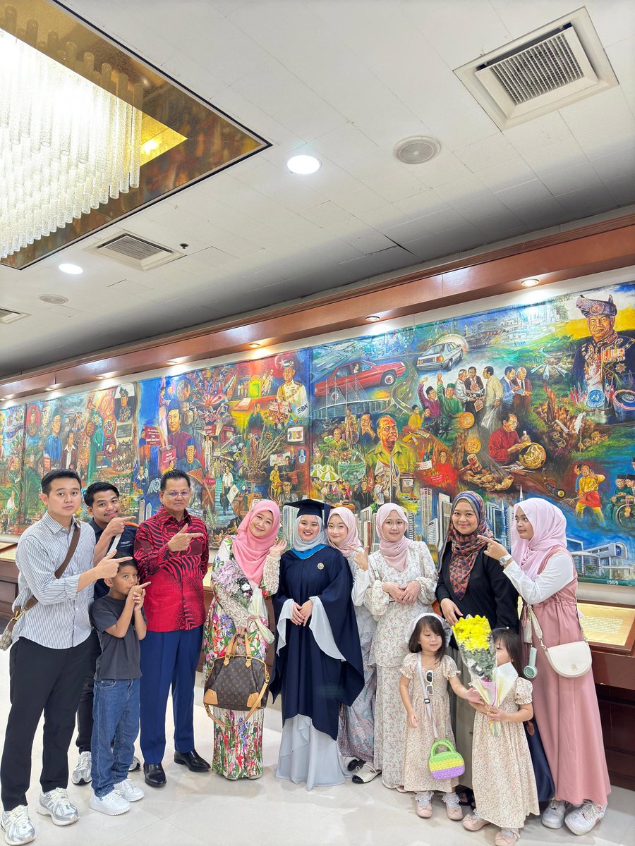 azman1505's tweet photo. 16 Nov 2024, PWTC, Kuala Lumpur,Ahamdulilah hari ini anak sulung saya menerima Bachelor of biomedical science ( honours) di Majlis Konvokesyen ke -21 Universiti Kuala Lumpur. https://t.co/j0hk4LJkZc