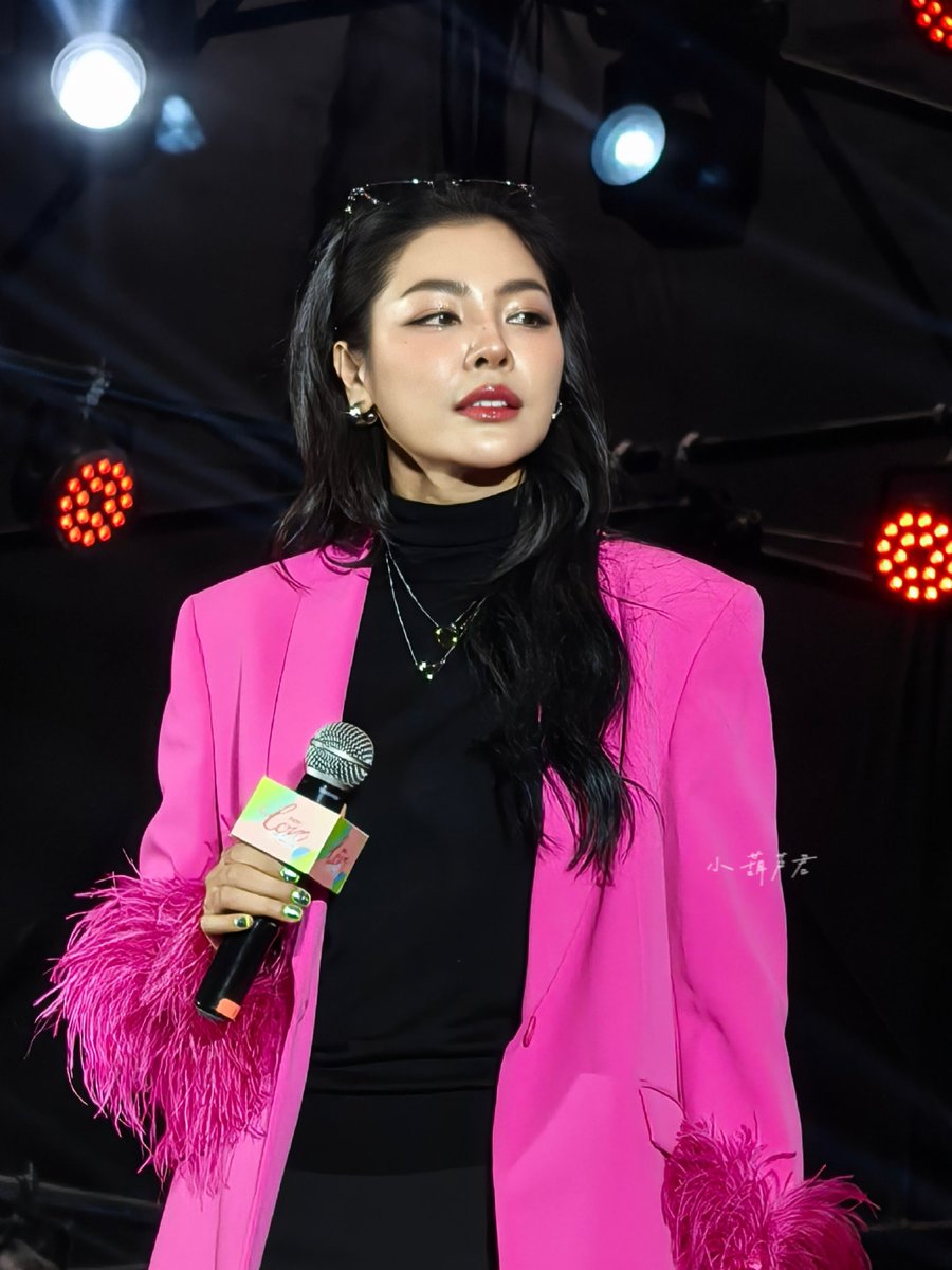 Faye's visual.

FAYE QINGDAO FAN DAY
#FayeFMQingDao