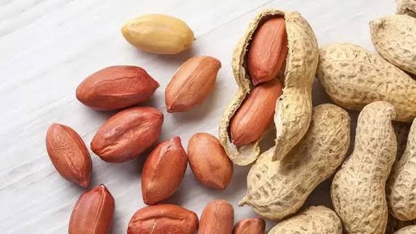 NaturesFortune's tweet photo. To us, Groundnut is common. Maybe that is why we under utilize it. Especially the shells, often throw them away. 

This is us telling you that if you have a person suffering from hypertension or high blood pressure, HBP. https://t.co/pSlWFCHmF5