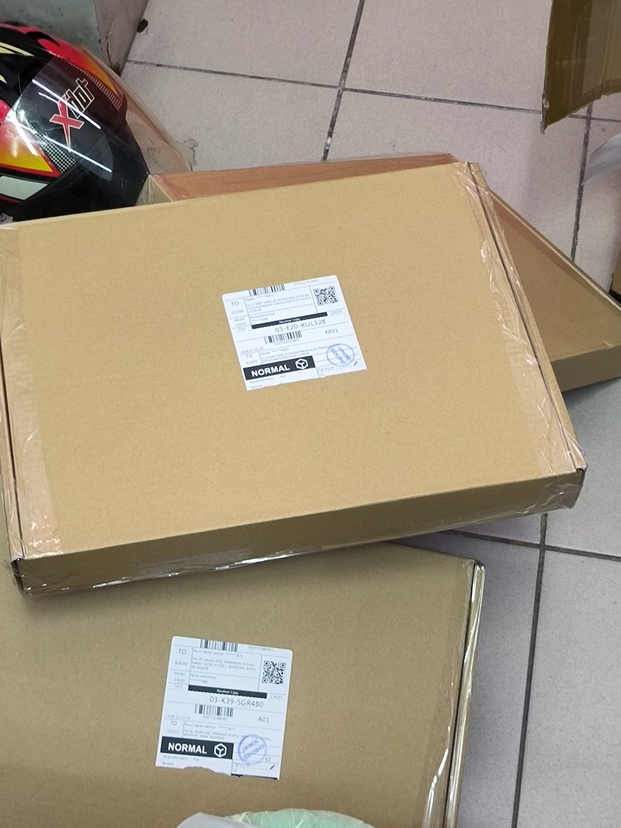 Hi, 

Admin just dropped the parcels at nearby JNT. Sorry for the late 🙏 

Ps. The staff did that not admin😭

#rockinwithn3oct