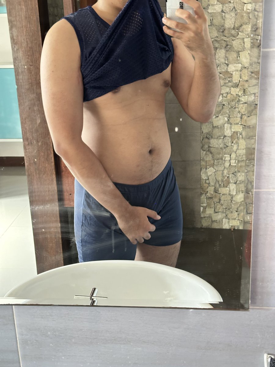 ชอบหุ่นตอนเพิ่งตื่นจัง ดูไม่อ้วนมาก 🤣