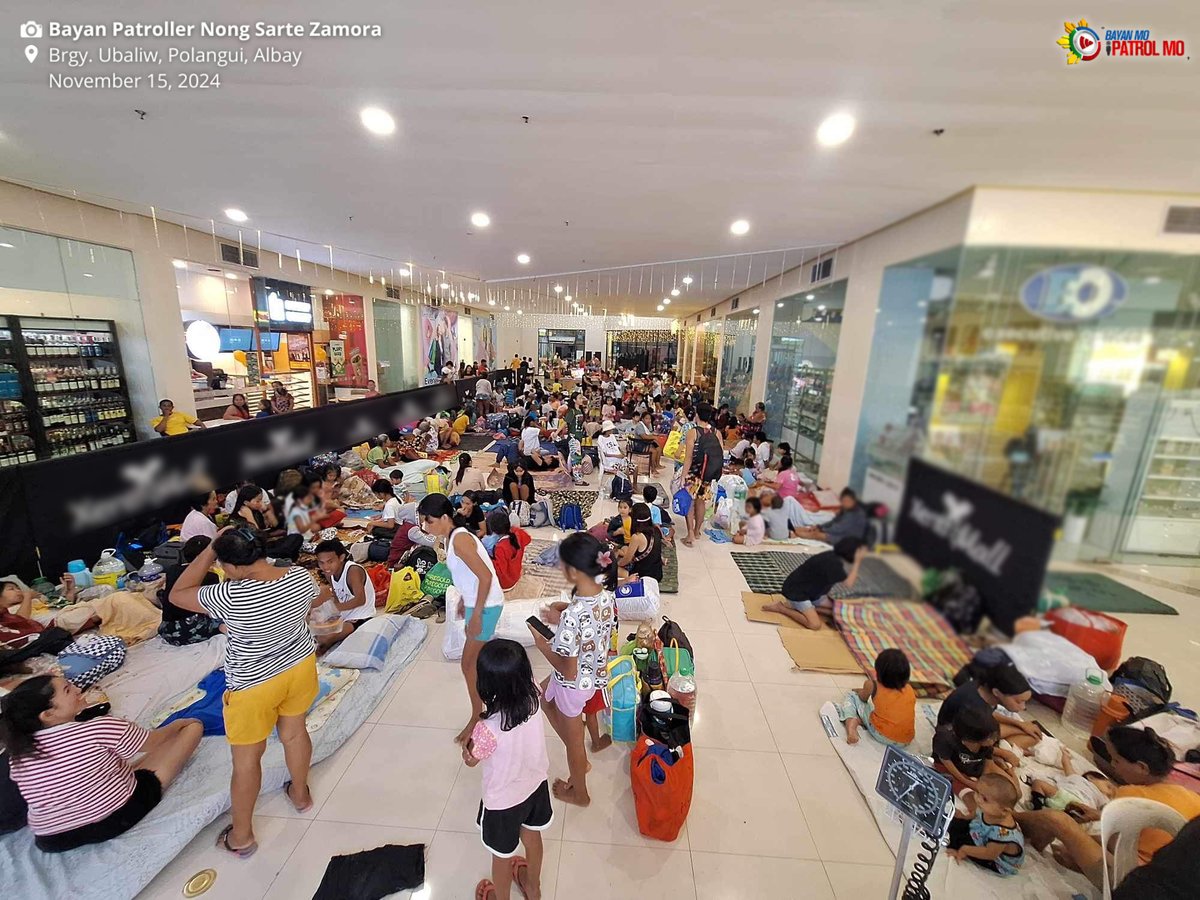 bayanmo's tweet image. Sa isang mall nag-evacuate ang halos 156 na pamilya sa Bgy. Ubaliw, Polangui, #Albay bilang paghahanda sa Bagyong #PepitoPH.

#Bagyo