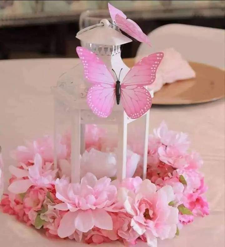 اخذت لي عبره من الوقت وافلحت
وعرفت فيه الصاحب من الـمعادي

والحمدلله بــ الـتـجـارب تـسلـحـت
ووقفت الاعـدا دون حـدي وغـادي

ريـحـتـهـم منـي وانـا منهم ارتحت
ولبست ذكـراهـم ثـيـاب الحـدادي

وفي سوق هـراج القفى ماتـربـحت
اطـلـب فــرج ربي وشــربي وزادي