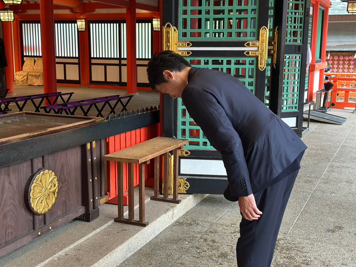 motohikosaitoH's tweet photo. 生田神社に参拝しました。

多くの皆さまが支えてくださったこと、そして本日もこうして挑戦し続けられていることを、感謝申し上げました。

人事を尽くして天命を待つ。最後までやり抜きます。どうぞよろしくお願いします。 https://t.co/ZWuJ2REBY7