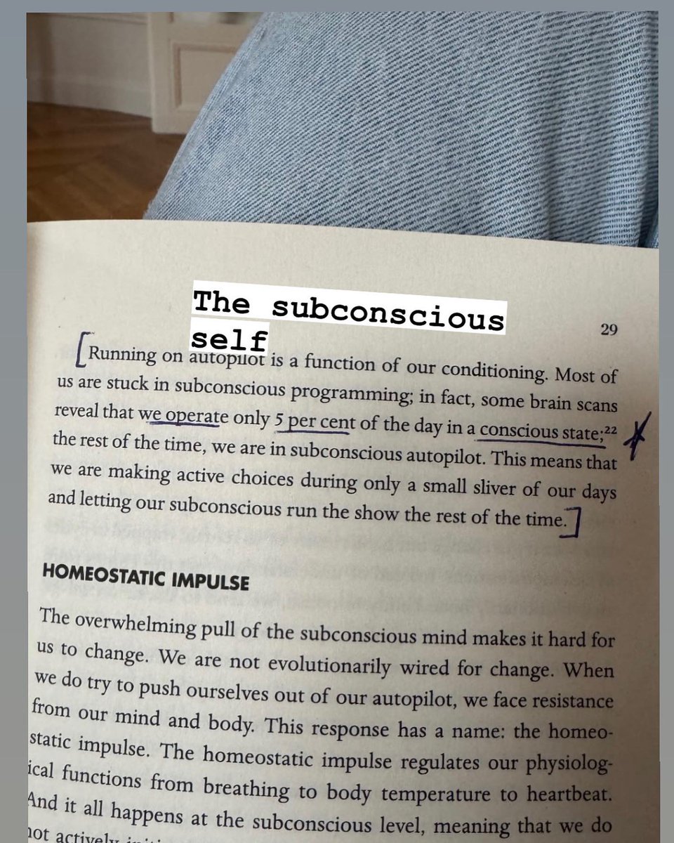zoegarifa's tweet photo. Weekend in the hotel reading a powerful book. No wonder when I trade, I have this unexplained automatic sensor to click the buttons so seamlessly at the right turning point https://t.co/jKZxkE70Ve