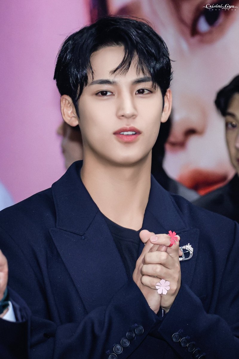 Coisini_Gyu0406's tweet photo. 20241116 UNOLVE 어노브 중퇴(？)

HD3P 

🌸🌸

#세븐틴 #SEVENTEEN #민규 #MINGYU #ミンギュ@pledis_17 https://t.co/Wd0UiCzmF8