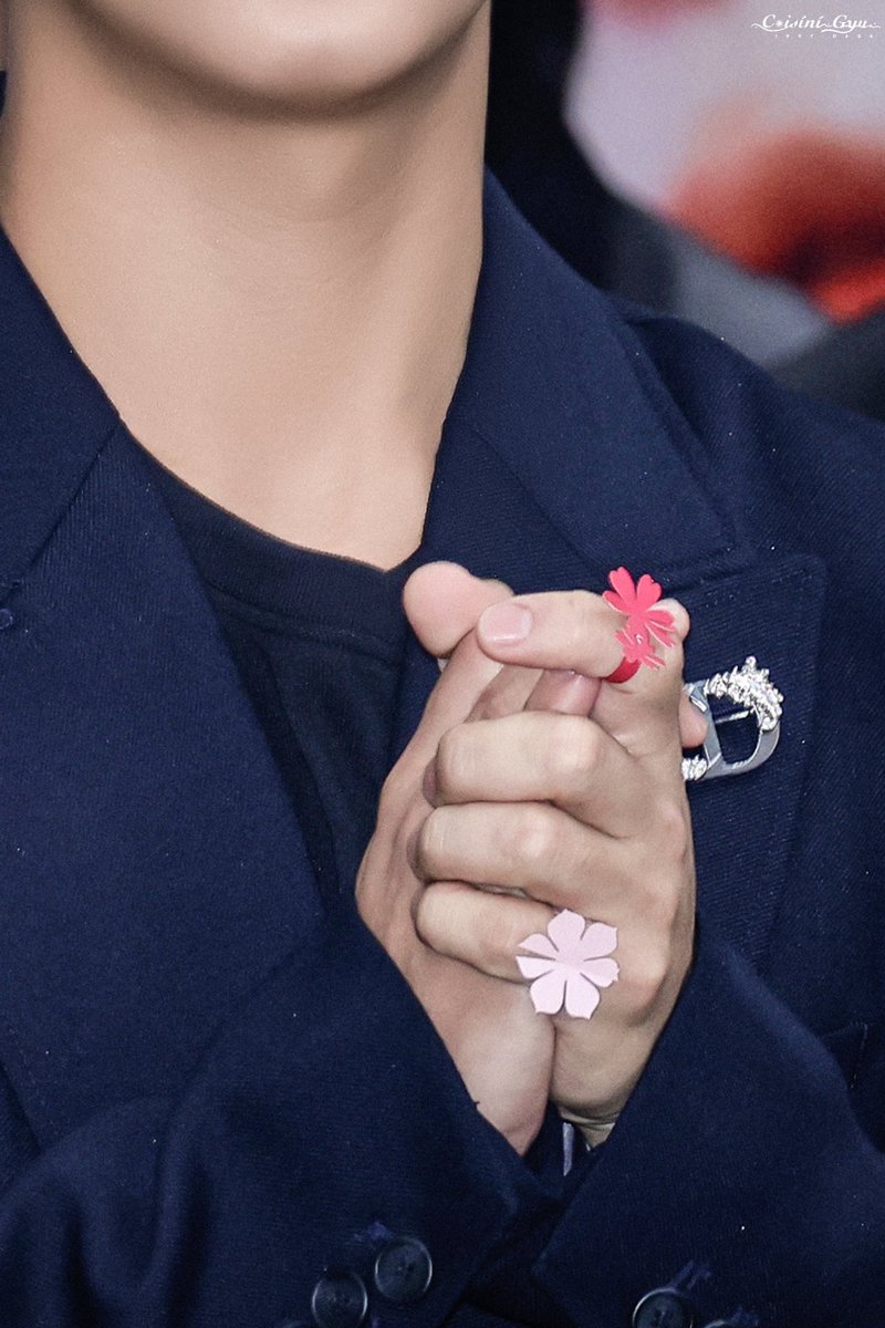 Coisini_Gyu0406's tweet photo. 20241116 UNOLVE 어노브 중퇴(？)

HD3P 

🌸🌸

#세븐틴 #SEVENTEEN #민규 #MINGYU #ミンギュ@pledis_17 https://t.co/Wd0UiCzmF8