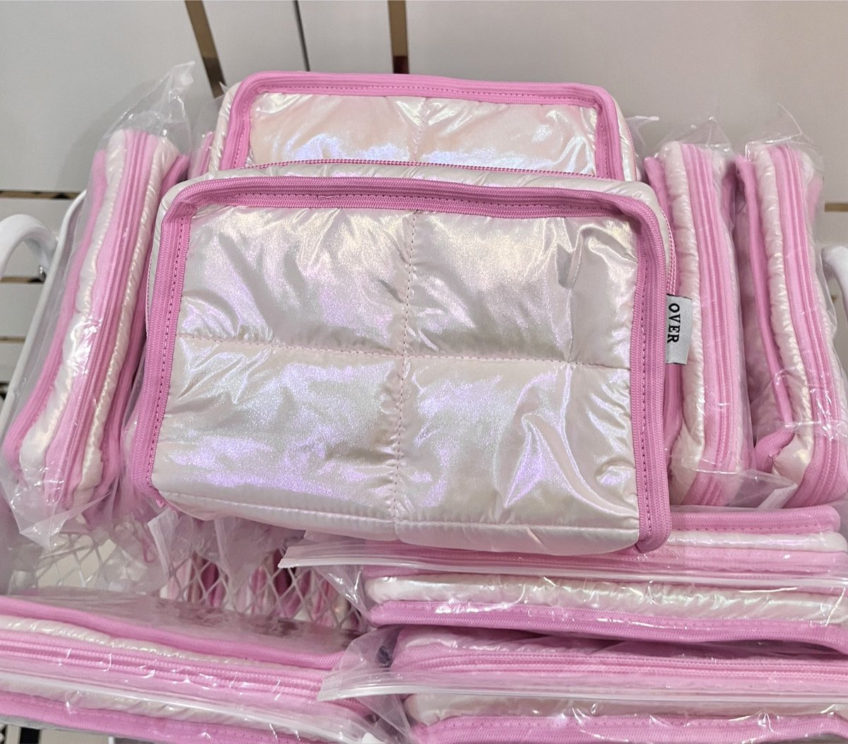 edm_mj's tweet photo. ၄၃ พร้อมส่ง
🎀 กระเป๋าเครื่องสำอาง สี pink

🛋️ Price 350฿ รวมส่งกลับ + ค่าส่งในไทย

✨ สั่งซื้อ dm/mention

#กระเป๋า #ตลาดนัดsanrio #พรีออเดอร์  #makeup #HowtoPerfect https://t.co/intrv8rpmn