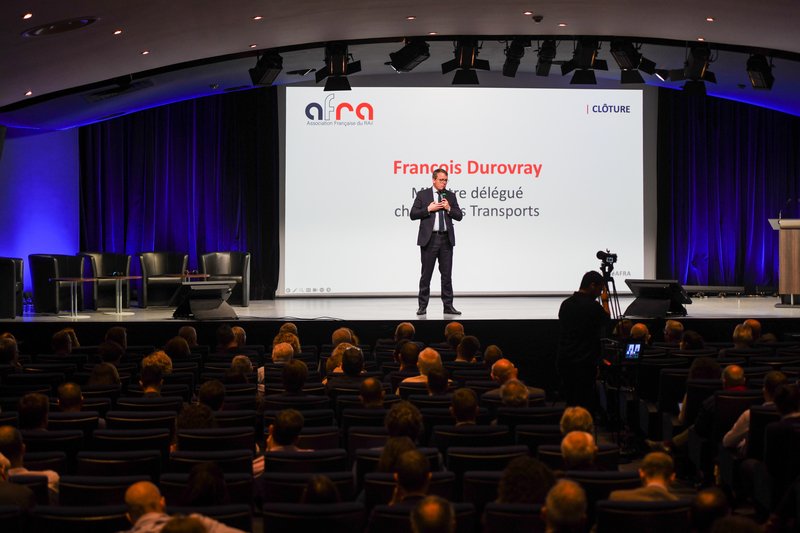 "Les 100 Mds pour le ferroviaire toujours d'actualité" affirme le ministre <a href="/durovray/">François Durovray</a> au colloque <a href="/AfraRail/">AFRA</a> dont le thème était «Libérons le ferroviaire».

Annonce 2 : un comité de liaison entre Etat et Régions va être créé / billetique et matériel

afra.fr/actualites-afr…