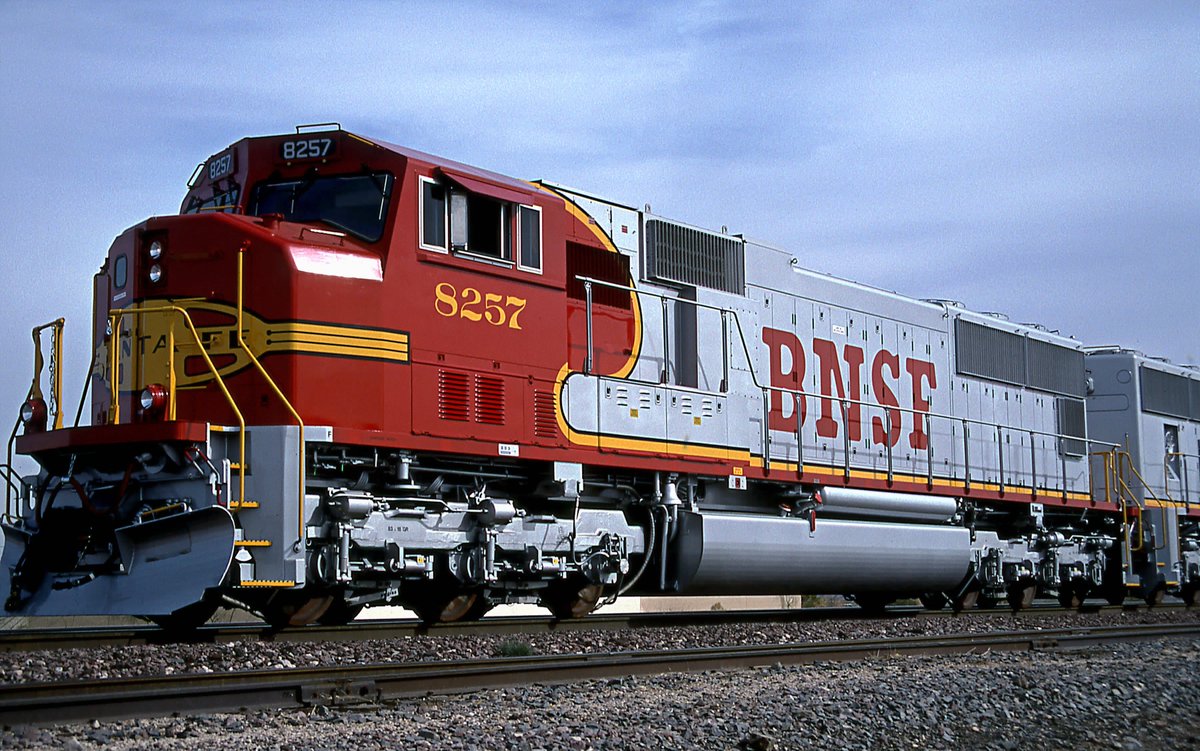 railfan4christ's tweet photo. Brand-new BNSF SD75M 8257 and 8258 made their first revenue trip hauling a Super Bowl train to Phoenix, shown here after they cut off from the train at El Mirage, AZ on 2/1/1996.
#warbonnet #warbonnetweekend #santaferailway #trains #trainspotting #railfanning https://t.co/DZzacJu7de